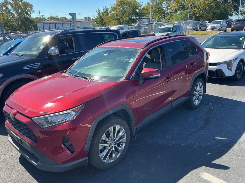 Used 2019 Toyota RAV4 XLE Premium FWD image 3