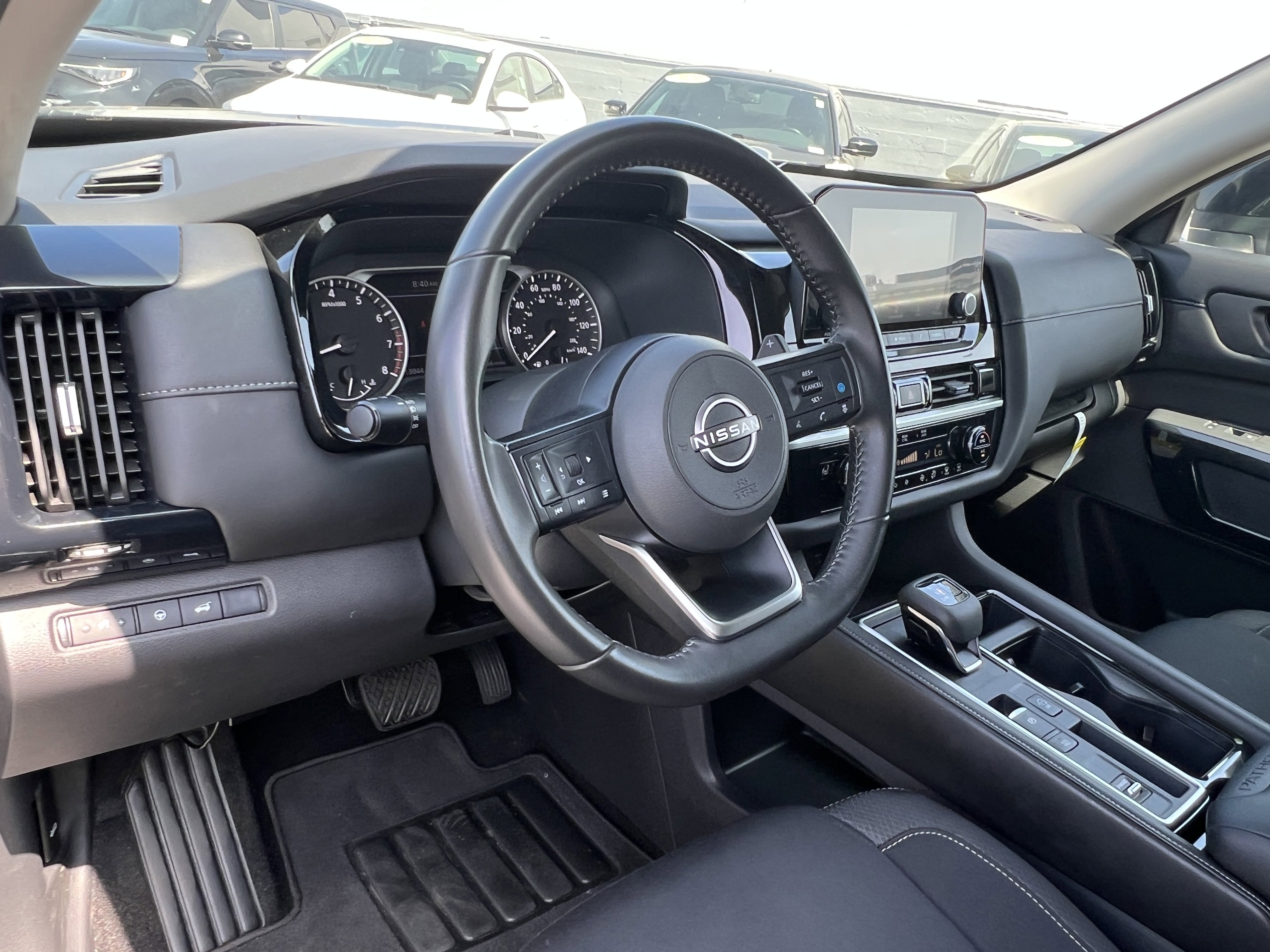 Used 2025 Nissan Pathfinder SV w/ Cargo Package image 25