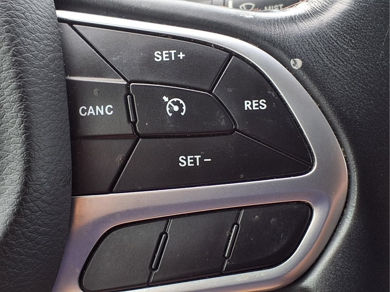 Used 2018 Chrysler Pacifica Touring-L FWD image 22
