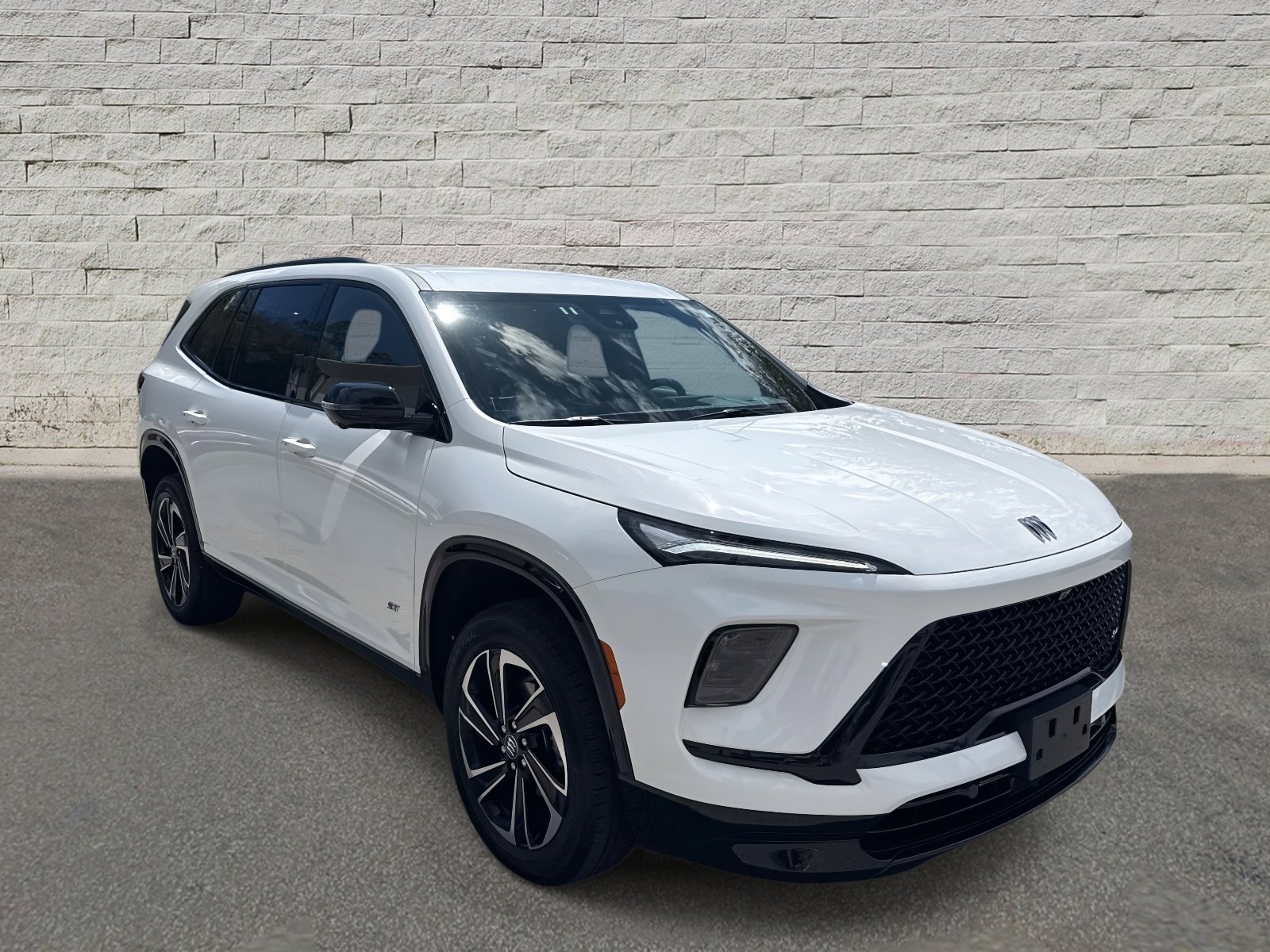 Used 2025 Buick Enclave Sport Touring image 3