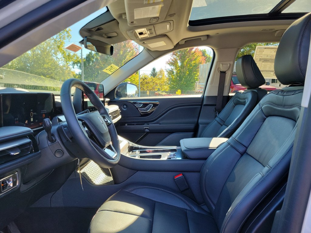 New 2027 Lincoln Aviator Reserve w/ Jet Appearance Package AWD/4WD image 18