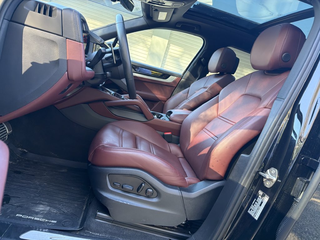 Used 2025 Porsche Cayenne S AWD/4WD image 8