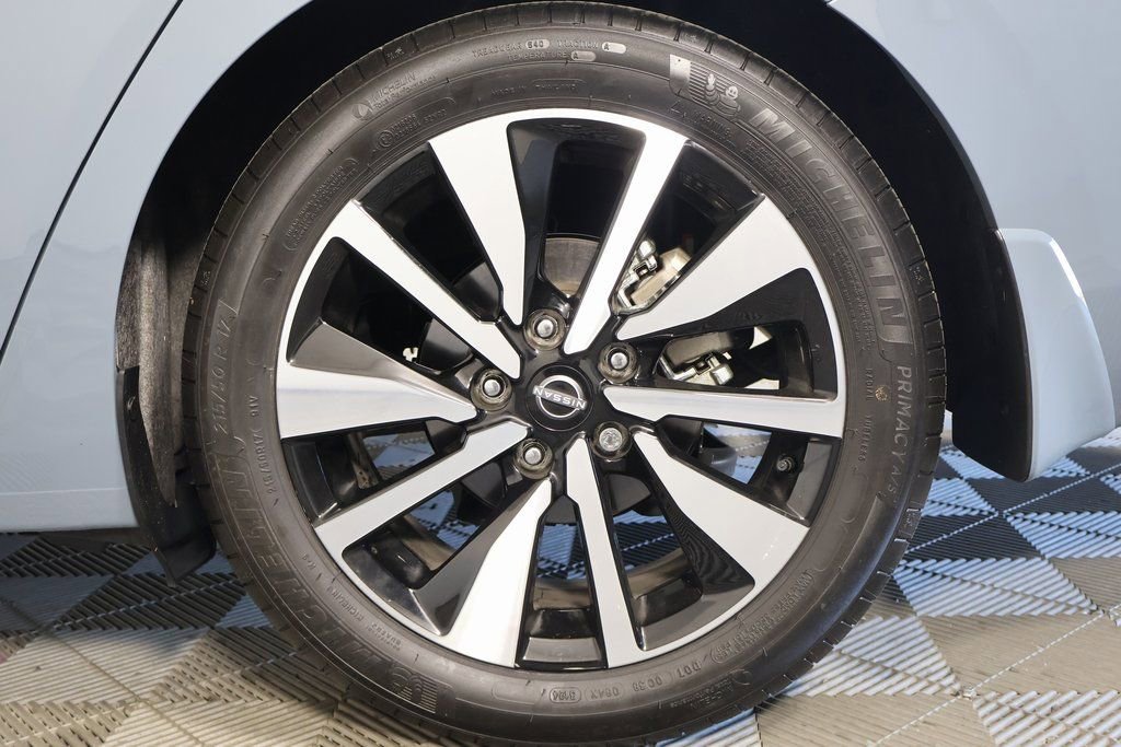 Used 2025 Nissan Sentra SV w/ SV Premium Package image 16