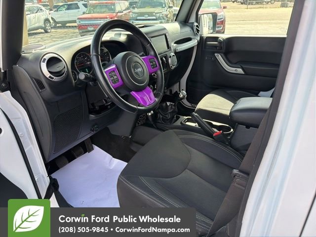 Used 2016 Jeep Wrangler Unlimited Sahara w/ Connectivity Group image 12