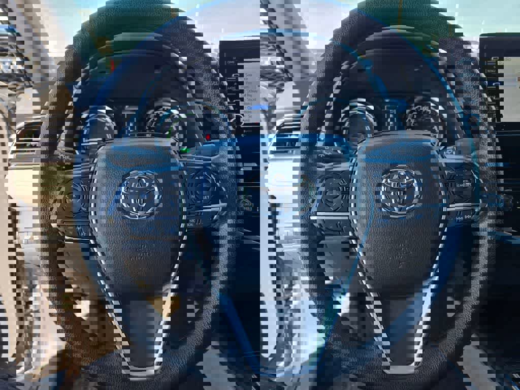 Used 2022 Toyota Camry LE image 21