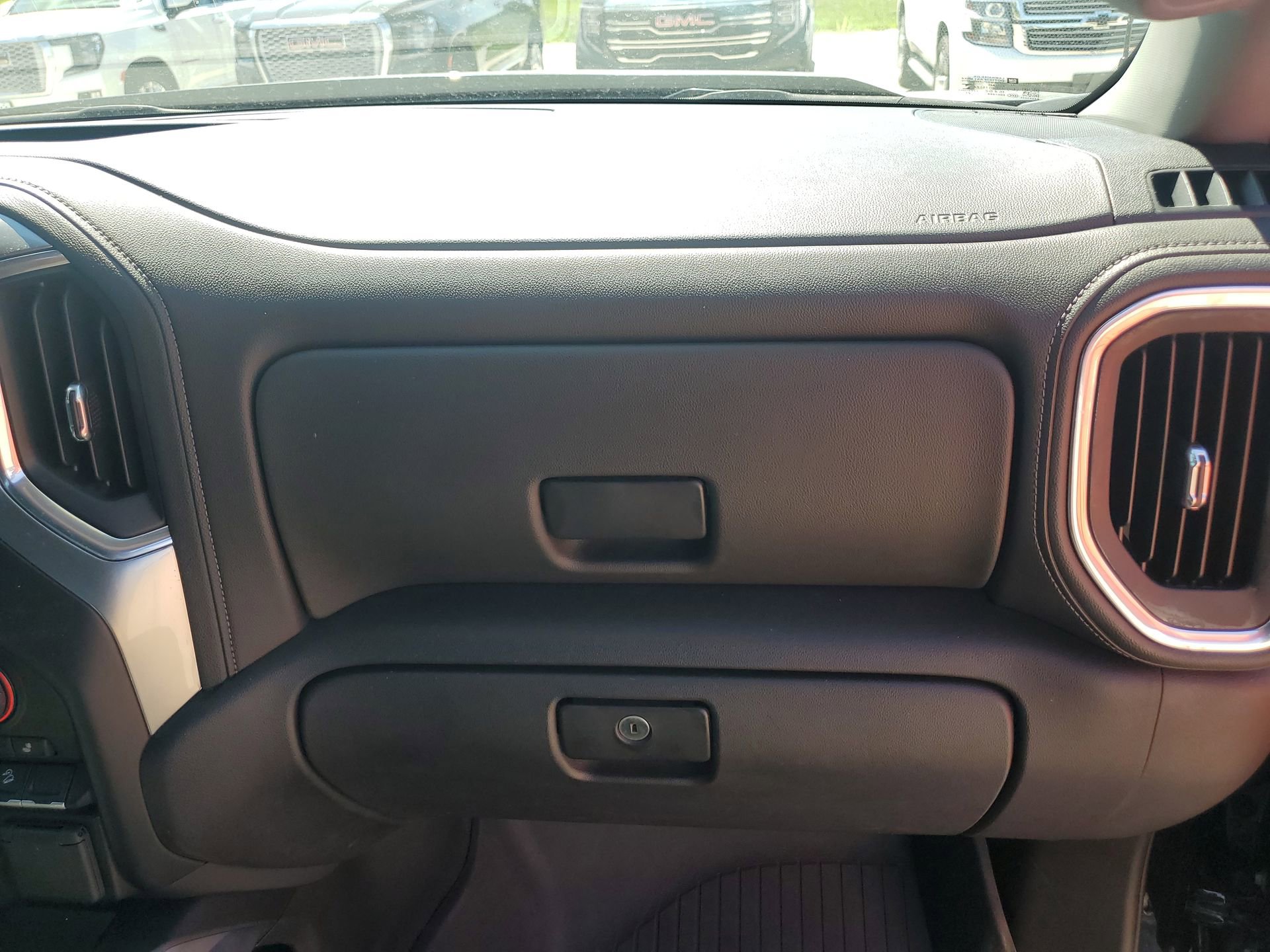 Used 2022 Chevrolet Silverado 1500 LTZ AWD/4WD image 34