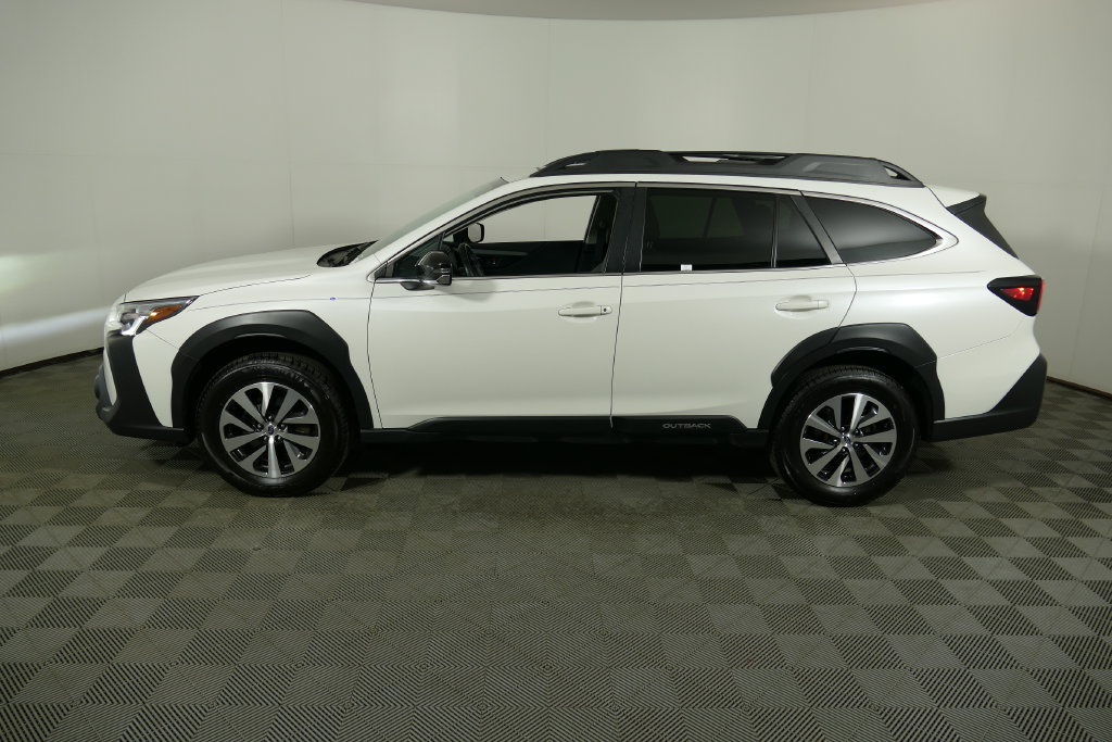 Used 2024 Subaru Outback Premium AWD/4WD image 6
