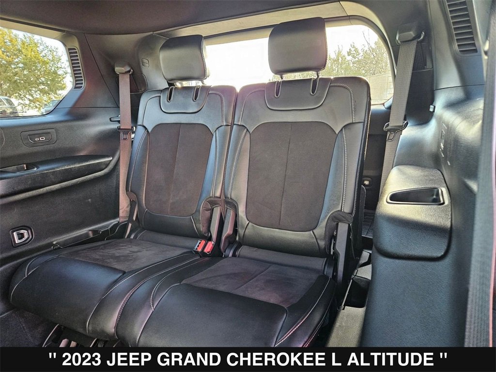 Used 2023 Jeep Grand Cherokee L Laredo image 18