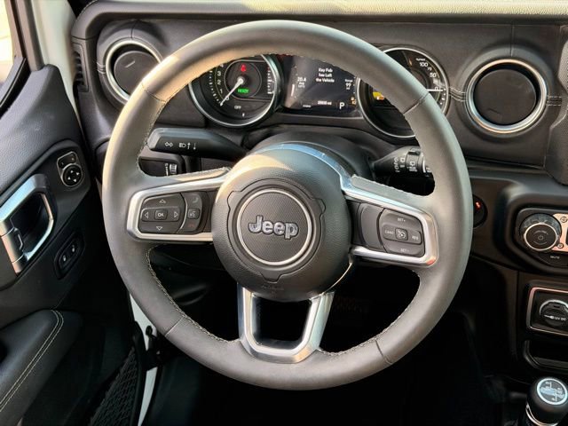 Used 2023 Jeep Wrangler Unlimited Sahara w/ Cold Weather Group AWD/4WD image 17
