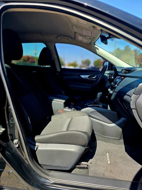 Used 2020 Nissan Rogue SV image 17