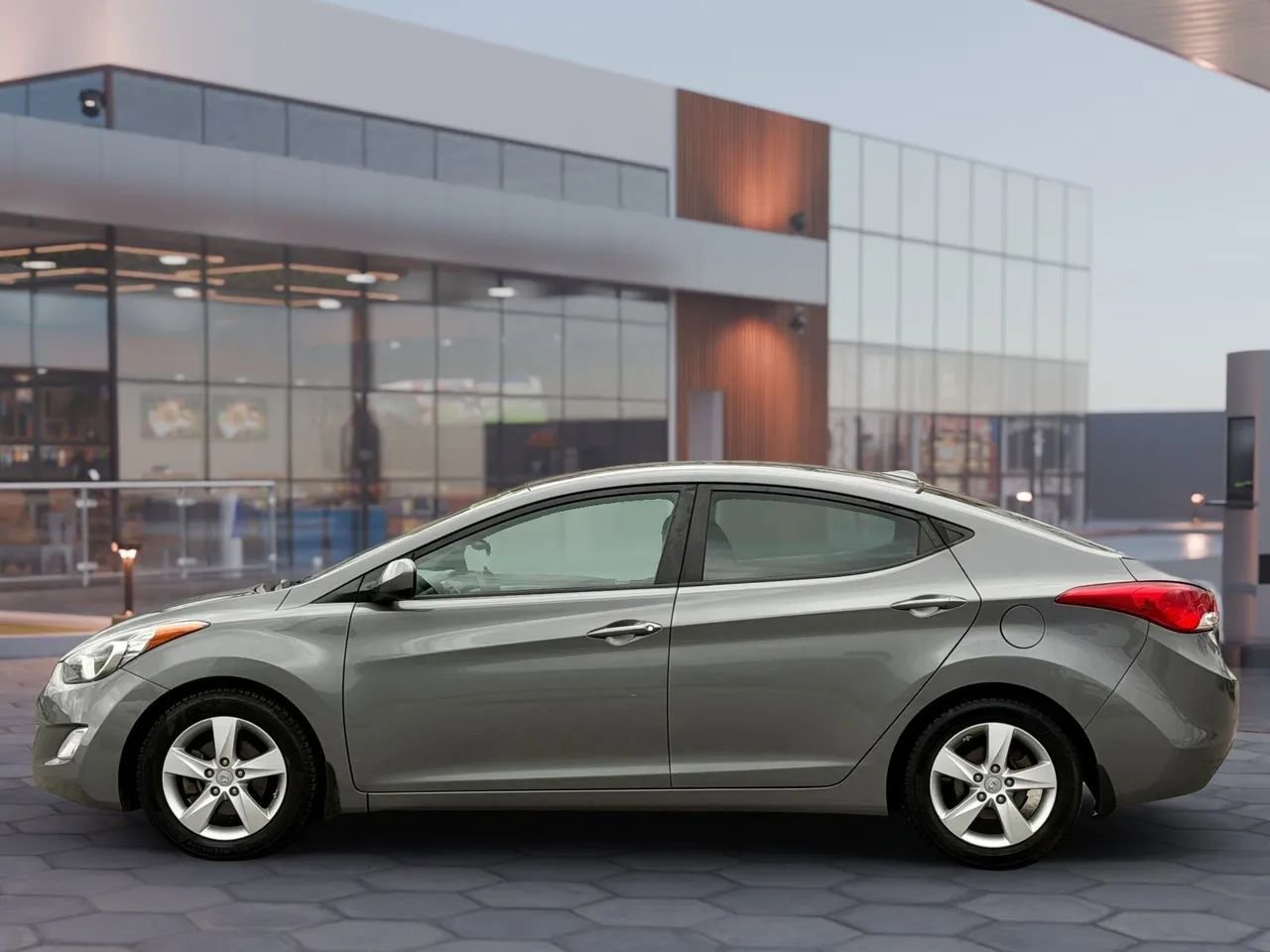 Used 2013 Hyundai Elantra GLS w/ Preferred Pkg image 5