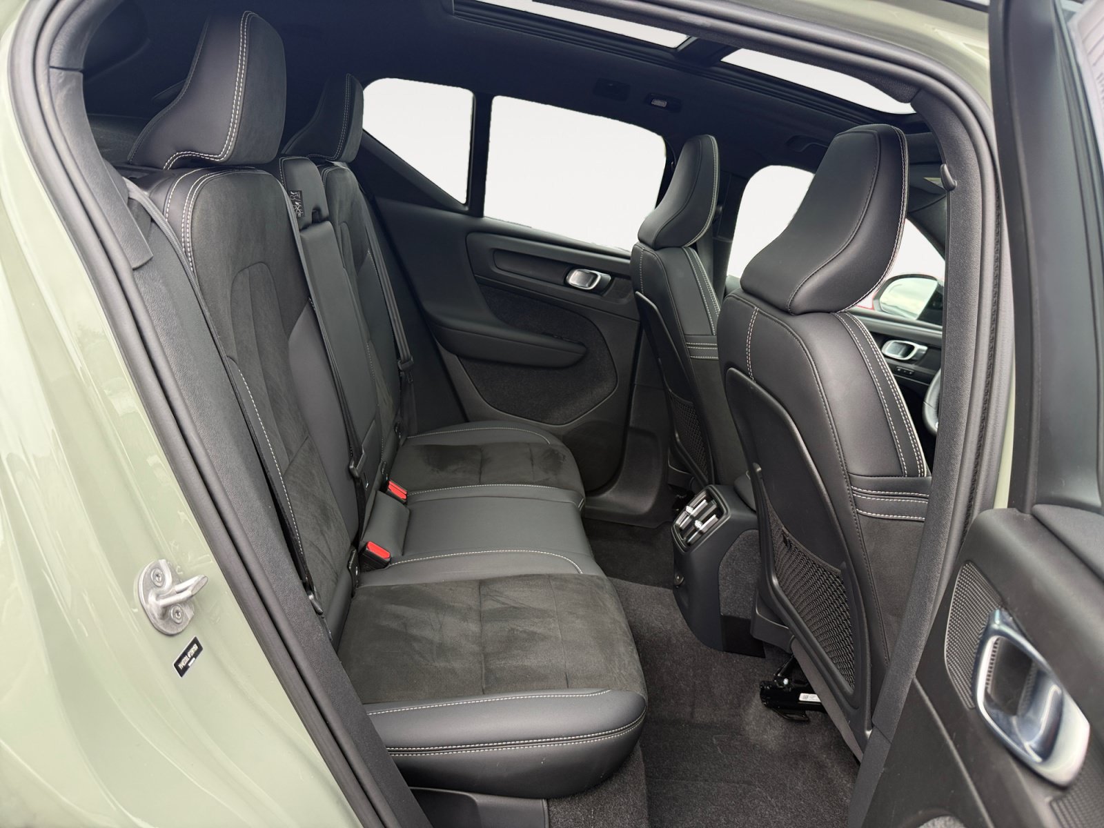Used 2023 Volvo XC40 Recharge Plus AWD/4WD image 18
