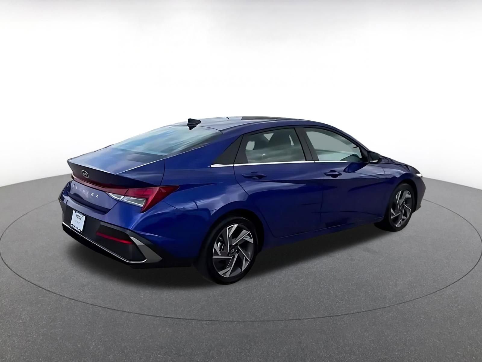 Used 2025 Hyundai Elantra SEL image 12