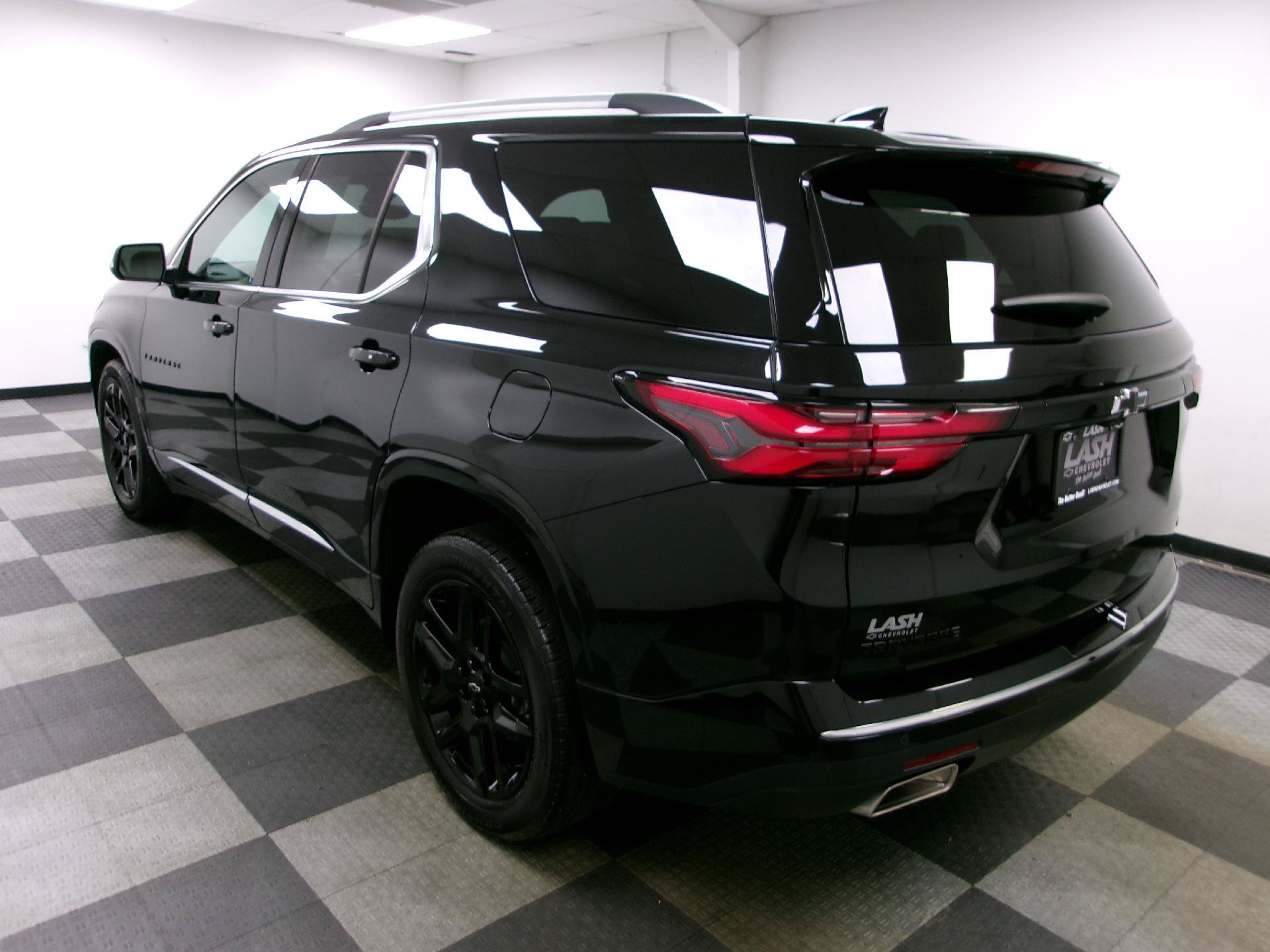 Used 2023 Chevrolet Traverse Premier w/ LPO, Floor Liner Package AWD/4WD image 2
