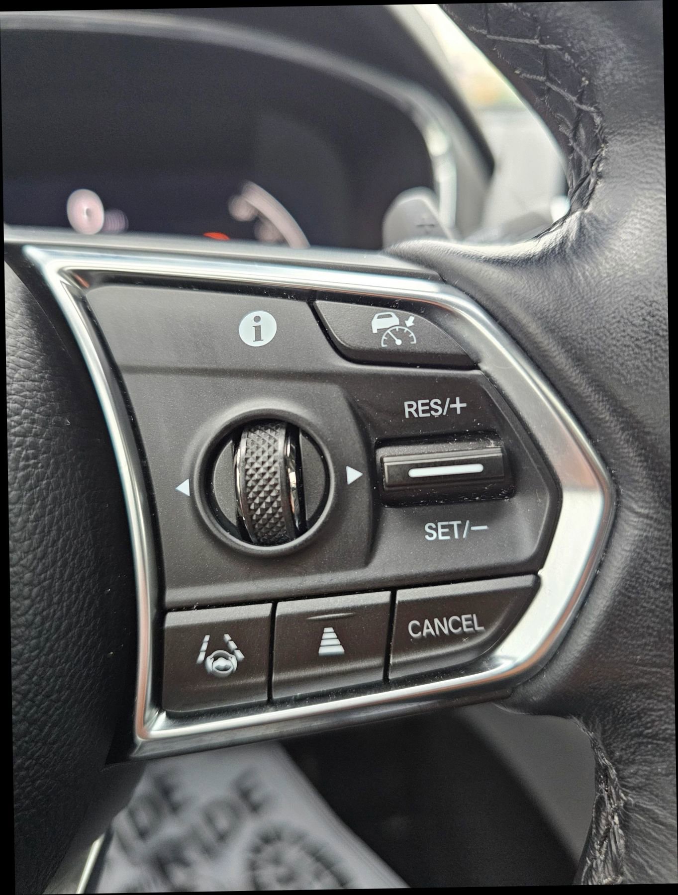 Used 2022 Acura MDX SH-AWD w/ Technology Package image 17