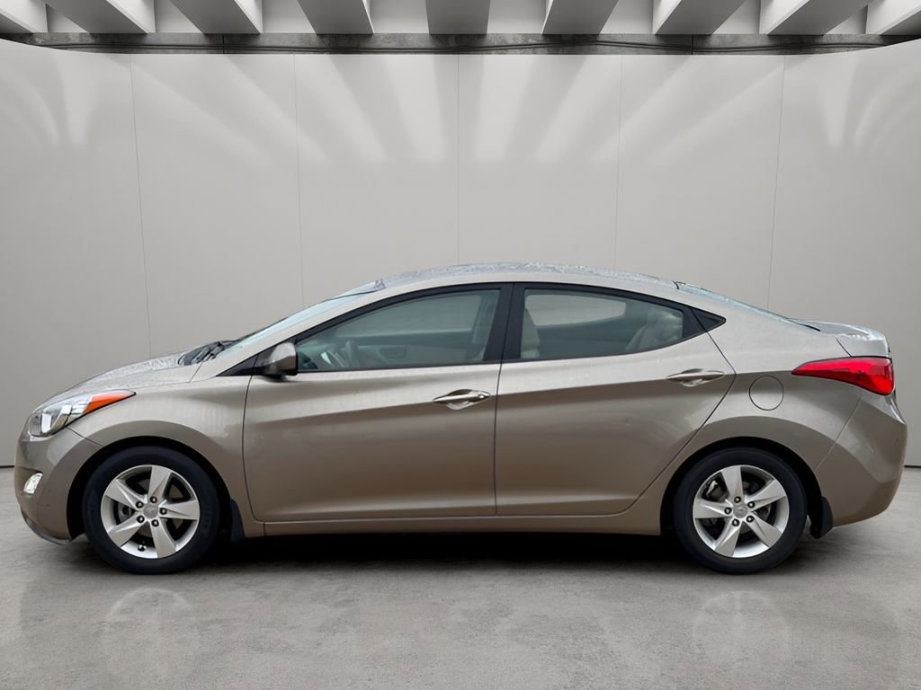 Used 2013 Hyundai Elantra GLS FWD image 2
