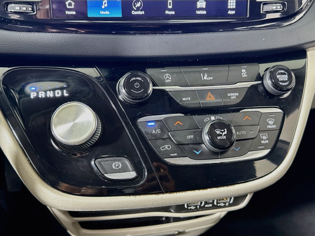Used 2022 Chrysler Pacifica Touring-L FWD image 17