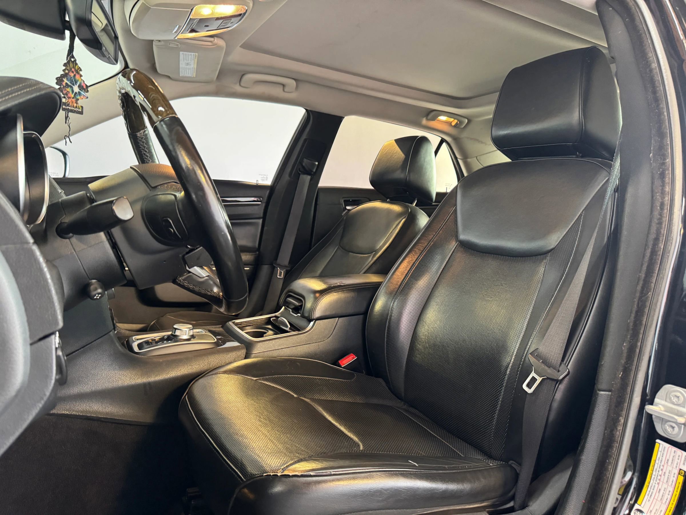 Used 2016 Chrysler 300 C image 14