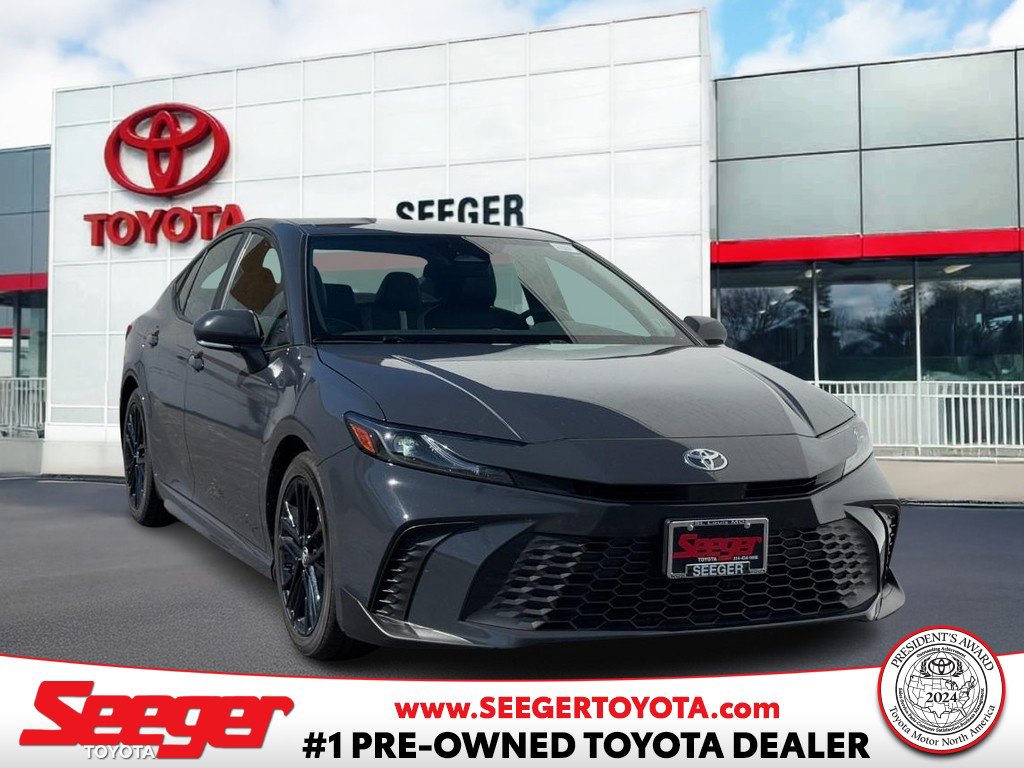 Used 2025 Toyota Camry Hybrid image 1