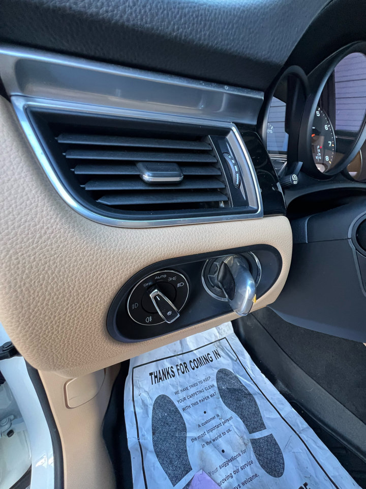 Used 2018 Porsche Macan image 26