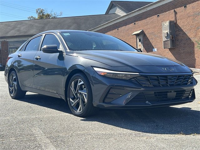 Used 2024 Hyundai Elantra Limited image 32