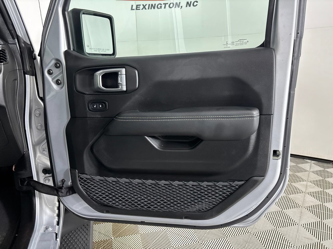 Used 2022 Jeep Wrangler Unlimited Sahara AWD/4WD image 25