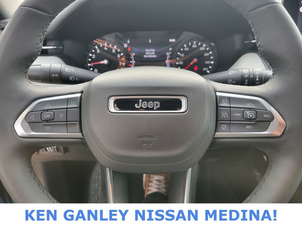 Used 2025 Jeep Compass Limited image 29