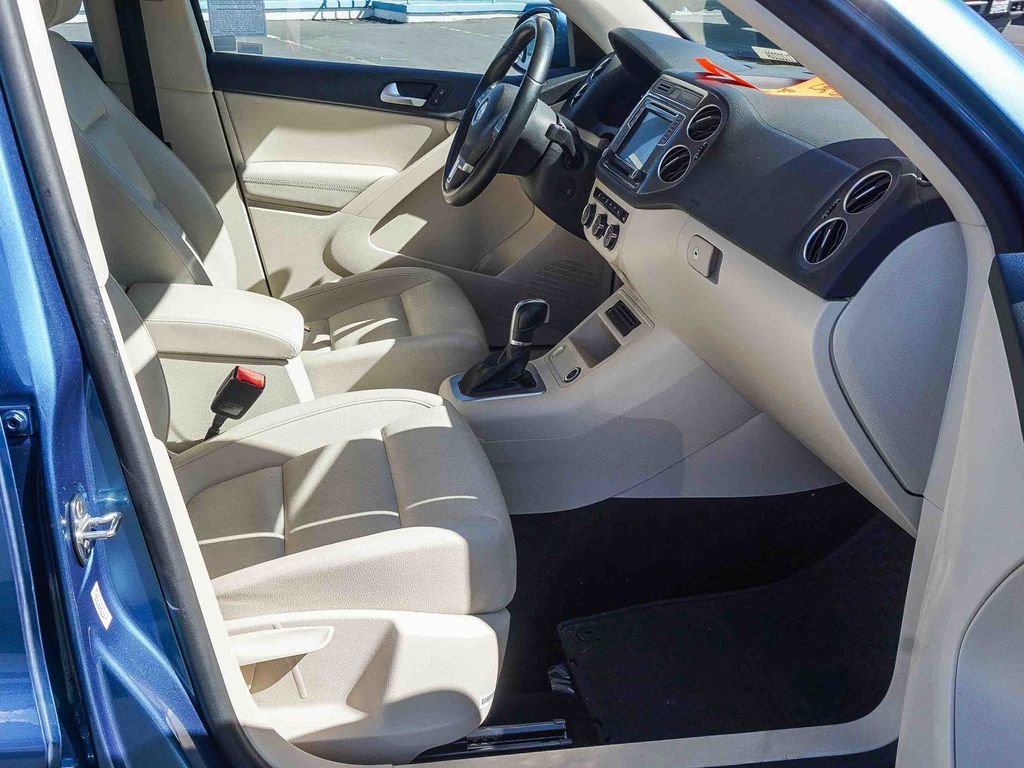 Used 2017 Volkswagen Tiguan S image 12