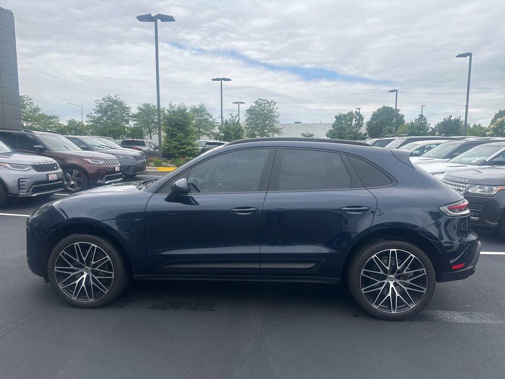 Used 2023 Porsche Macan AWD/4WD image 3