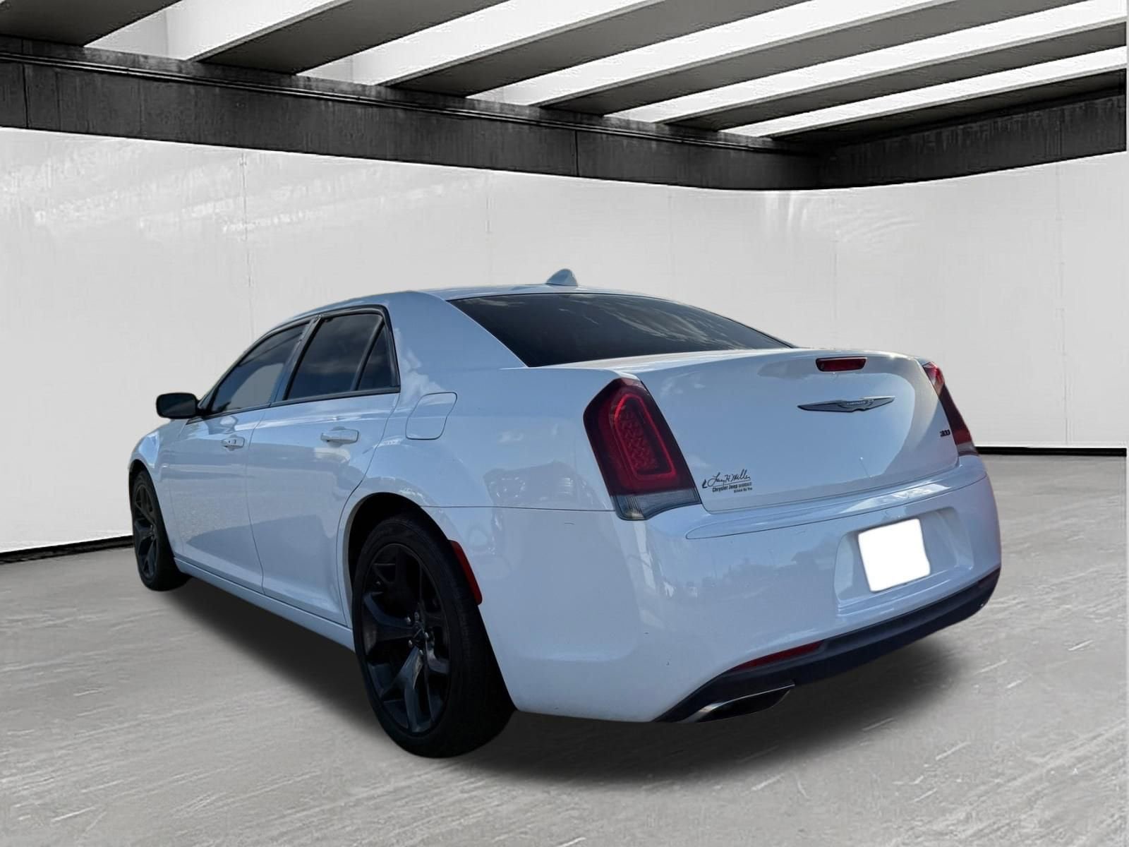 Used 2022 Chrysler 300 Touring w/ Sport Appearance Package RWD image 3
