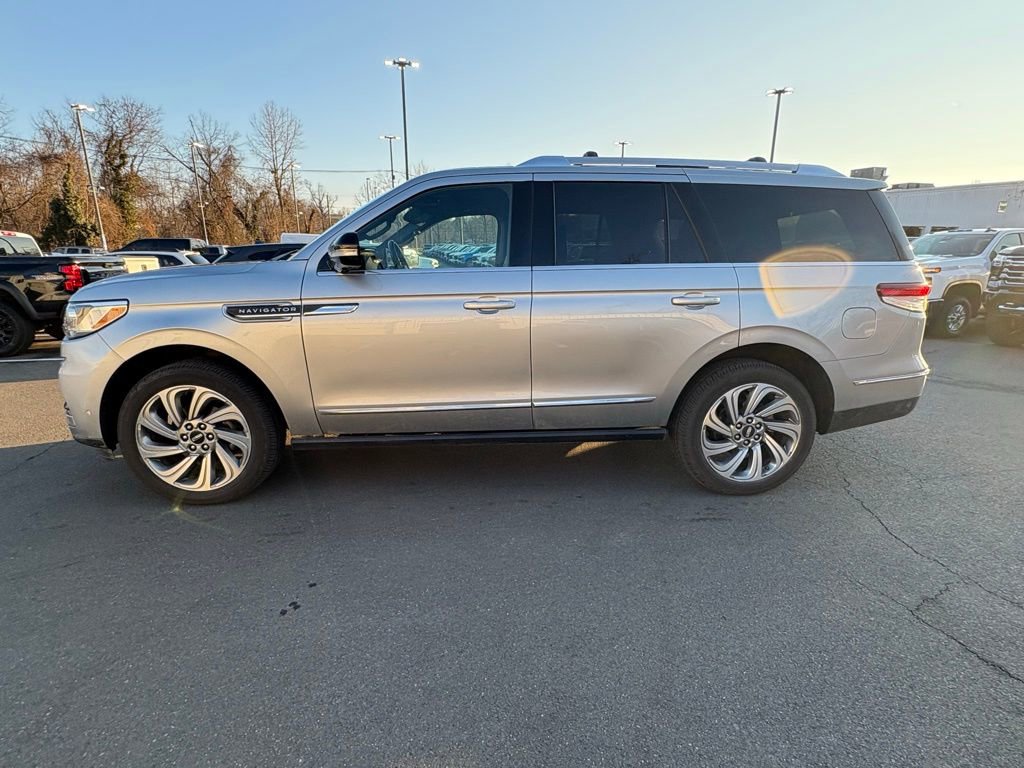 Used 2022 Lincoln Navigator Reserve image 6