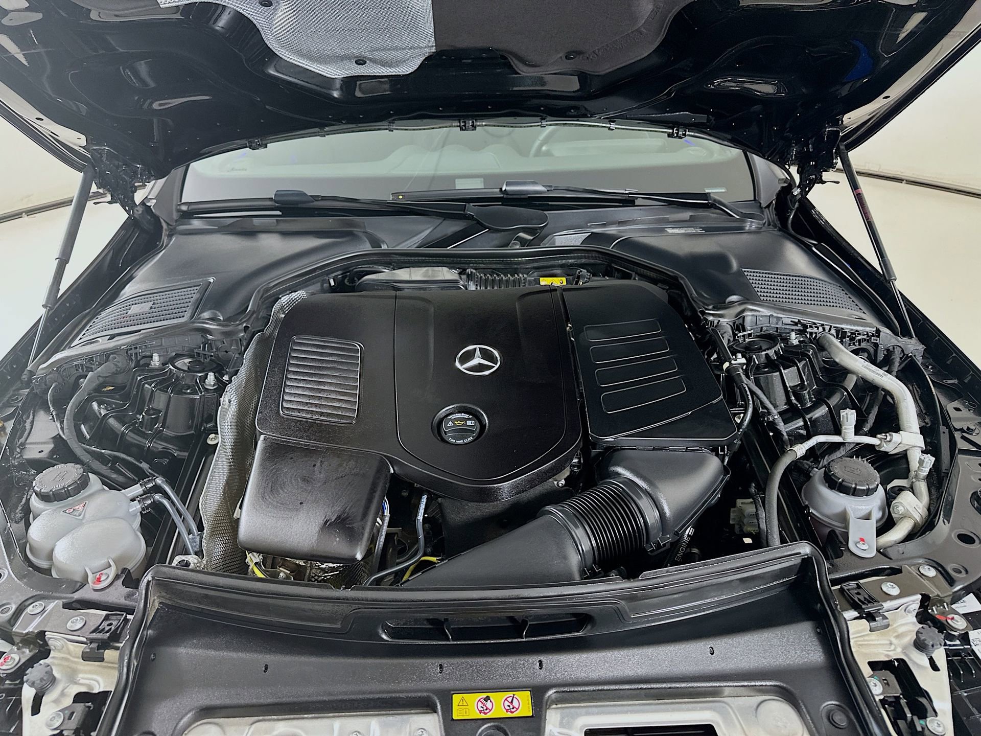 Used 2025 Mercedes-Benz C 300 Sedan image 33