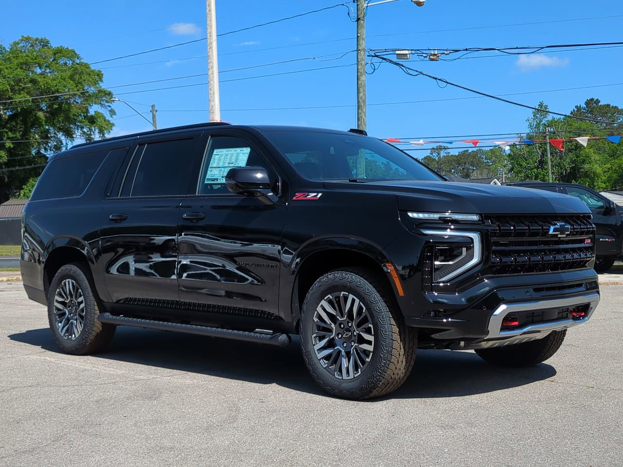 New 2026 Chevrolet Suburban Z71 w/ Comfort Package AWD/4WD image 2