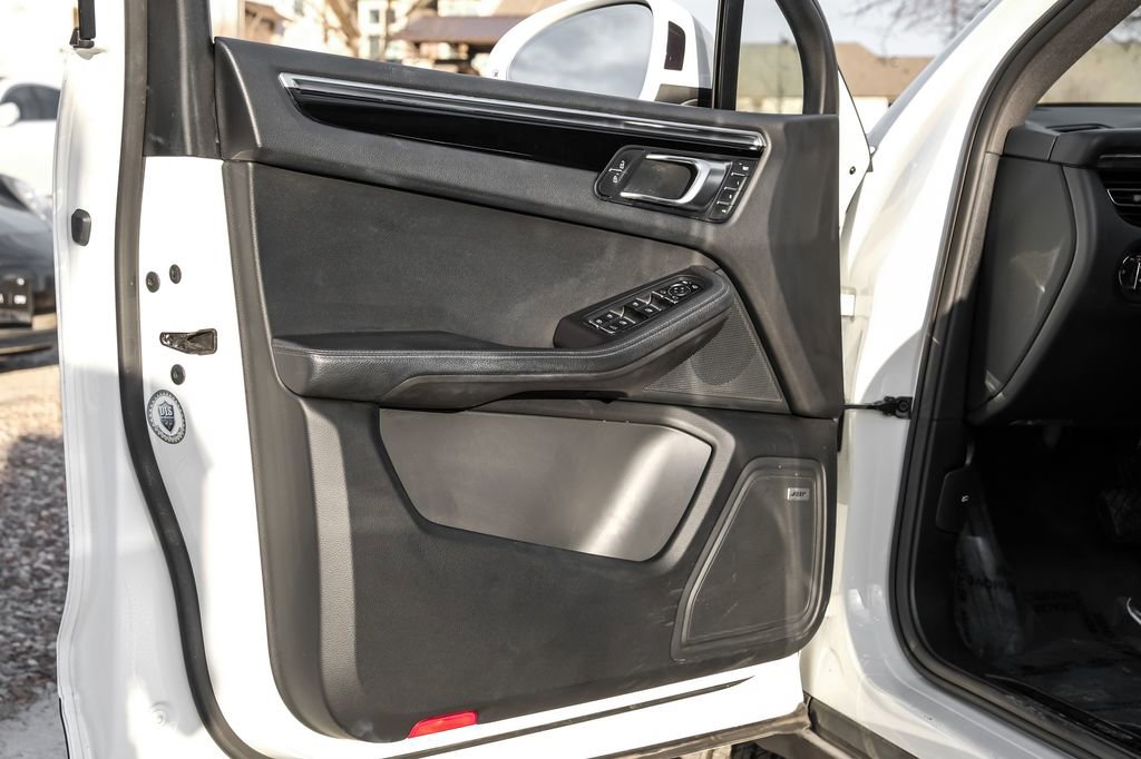 Used 2020 Porsche Macan image 46