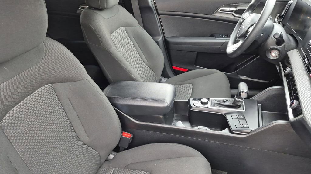 Used 2023 Kia Sportage LX image 16