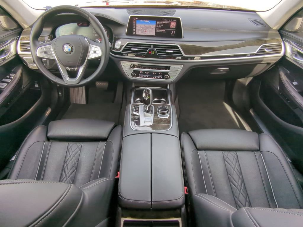 Used 2020 BMW 750i xDrive w/ Executive Package image 12