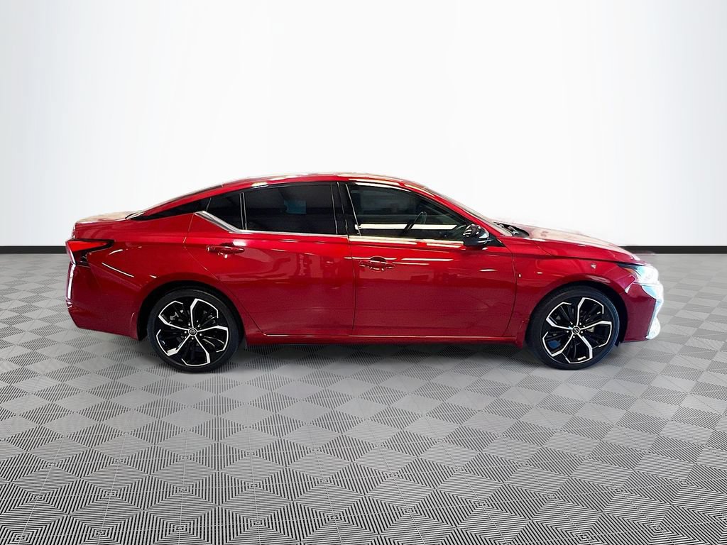 Used 2023 Nissan Altima 2.5 SR FWD image 8