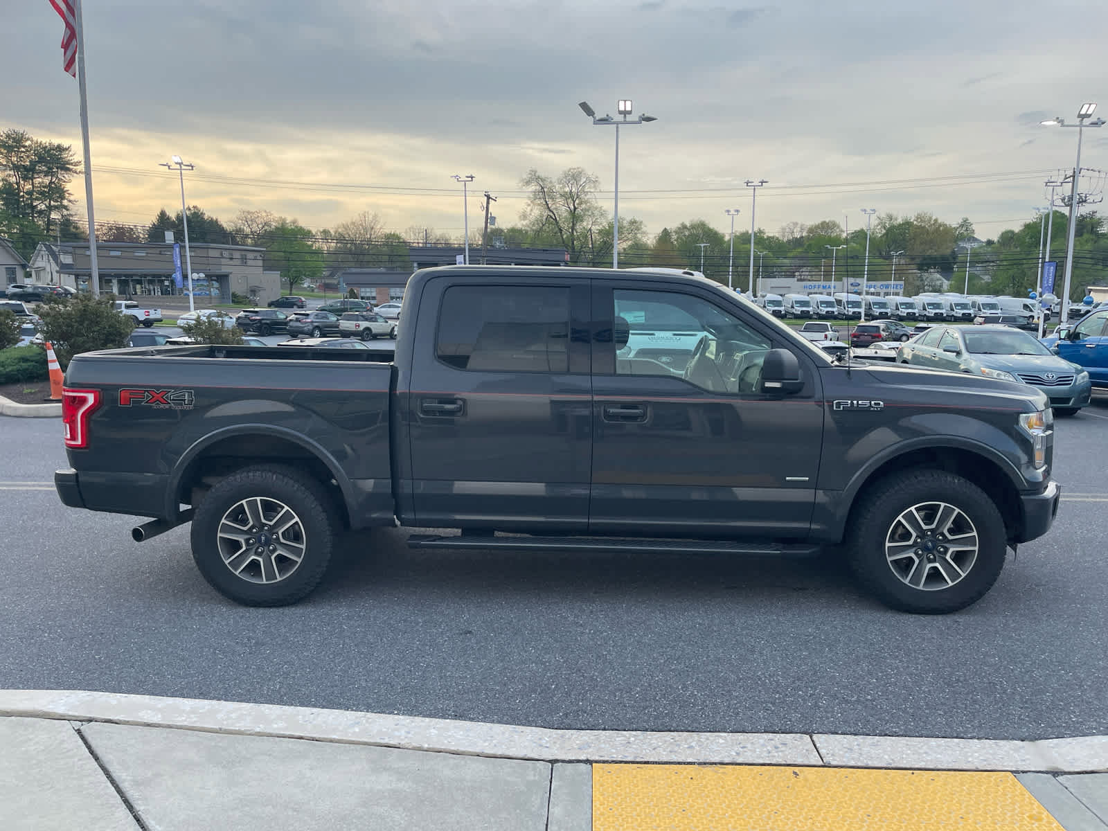 Used 2016 Ford F150 XLT w/ Equipment Group 302A Luxury image 6