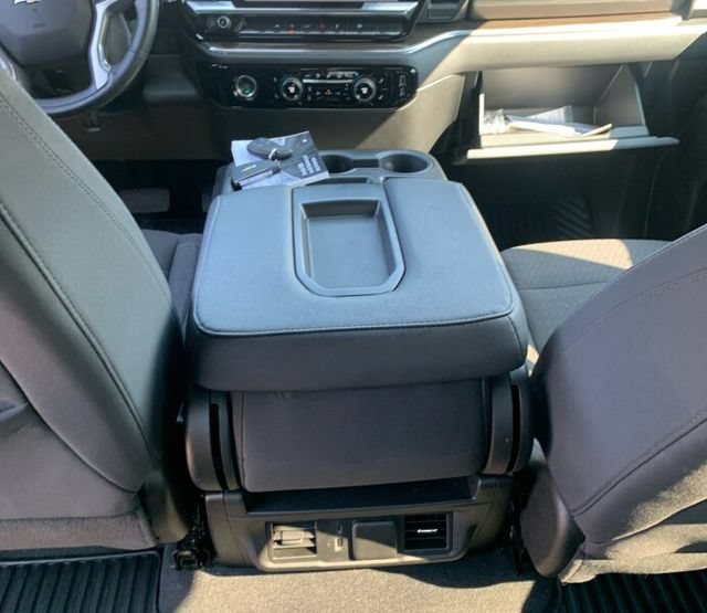 Used 2023 Chevrolet Silverado 1500 LT AWD/4WD image 8