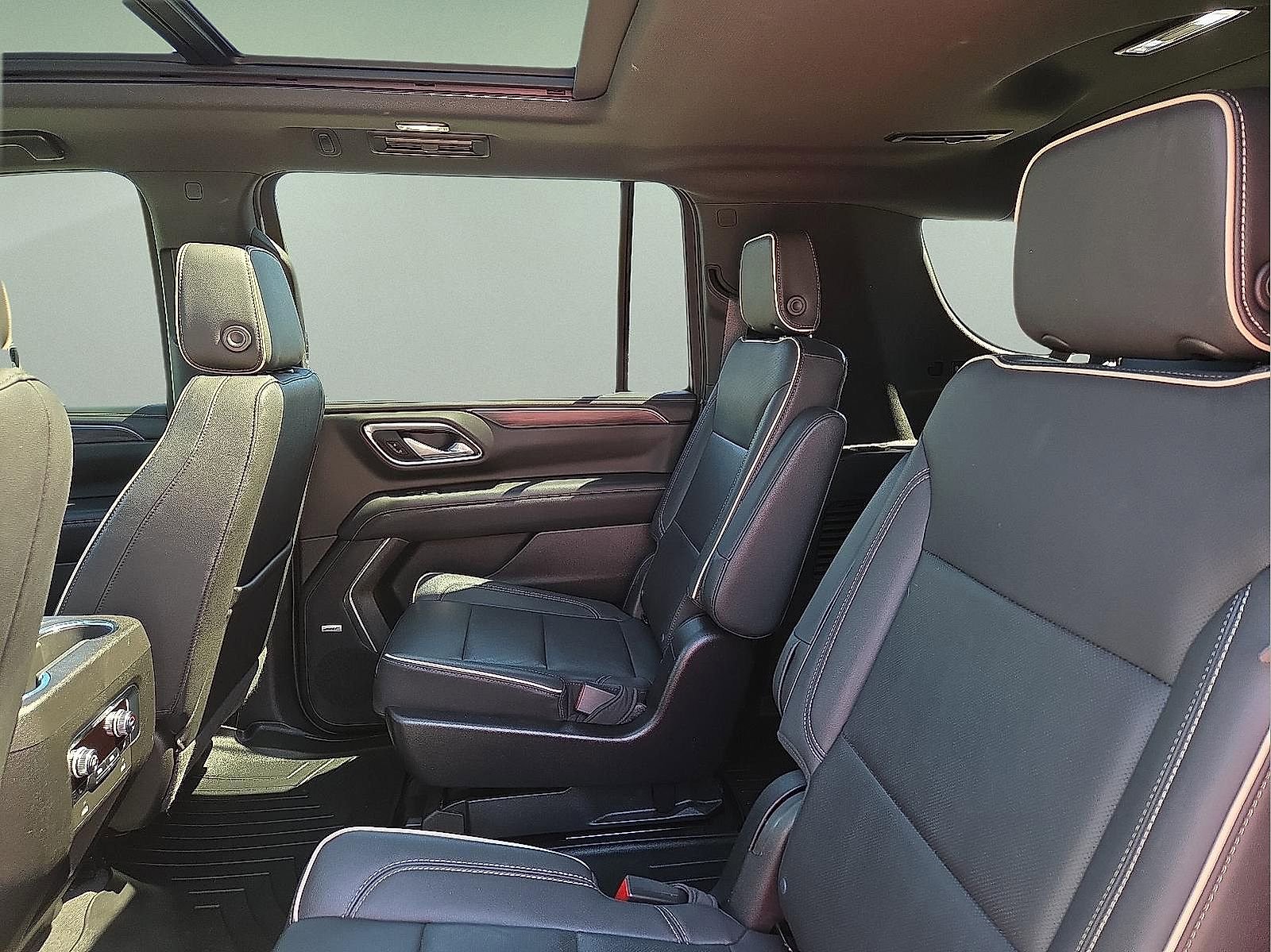 Certified 2022 GMC Yukon XL SLT w/ SLT Premium Package image 9