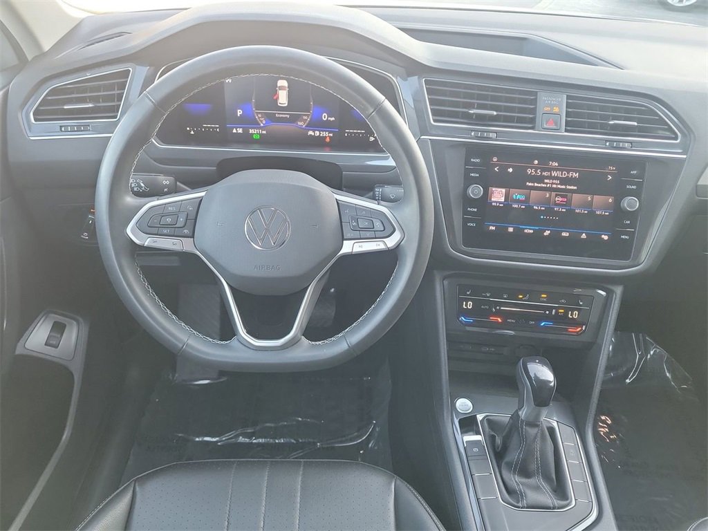 Used 2022 Volkswagen Tiguan SE image 19