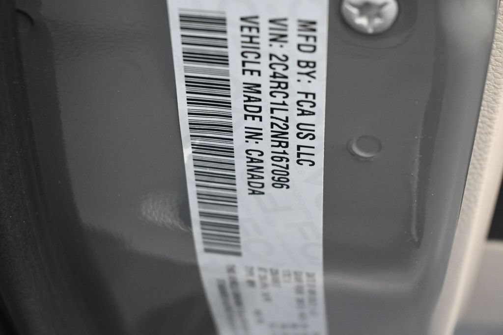 Used 2022 Chrysler Pacifica Touring-L FWD image 17