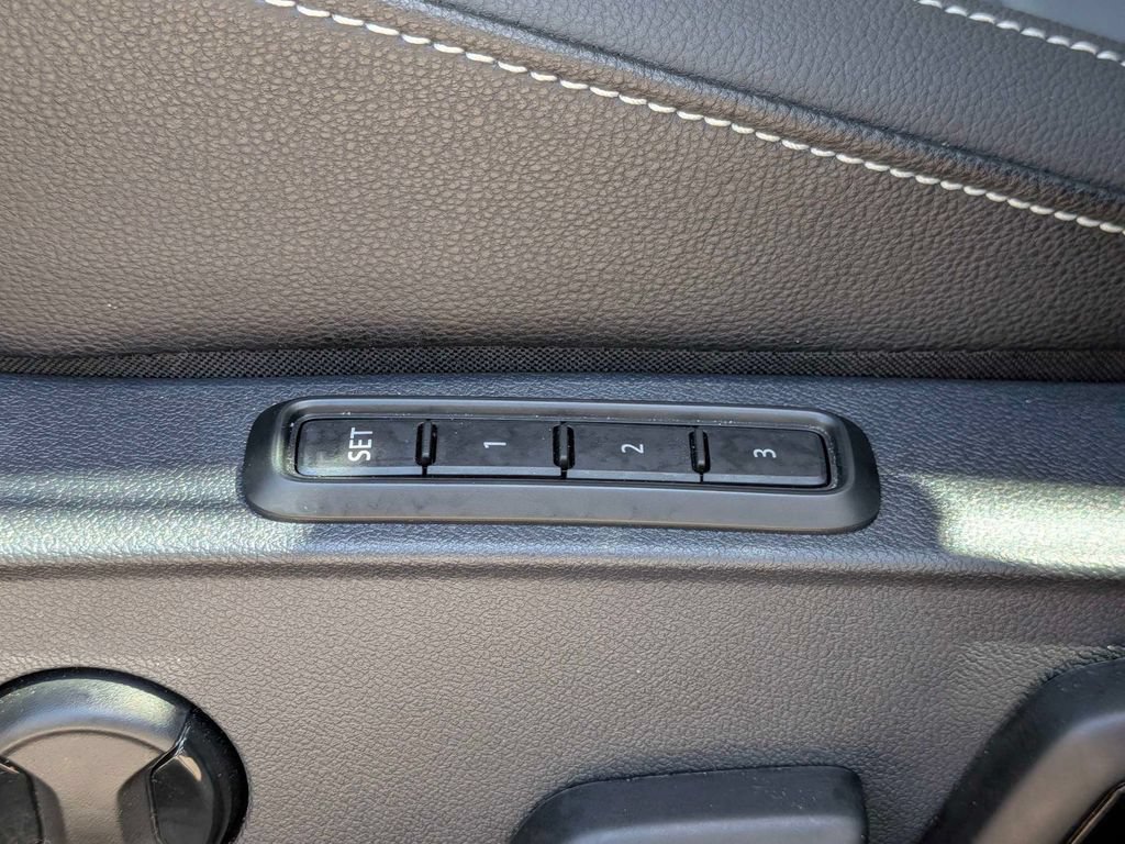 Used 2026 Volkswagen Jetta SEL FWD image 27