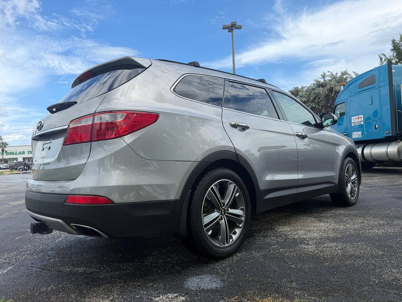 Used 2015 Hyundai Santa Fe GLS w/ Option Group 02 FWD image 3