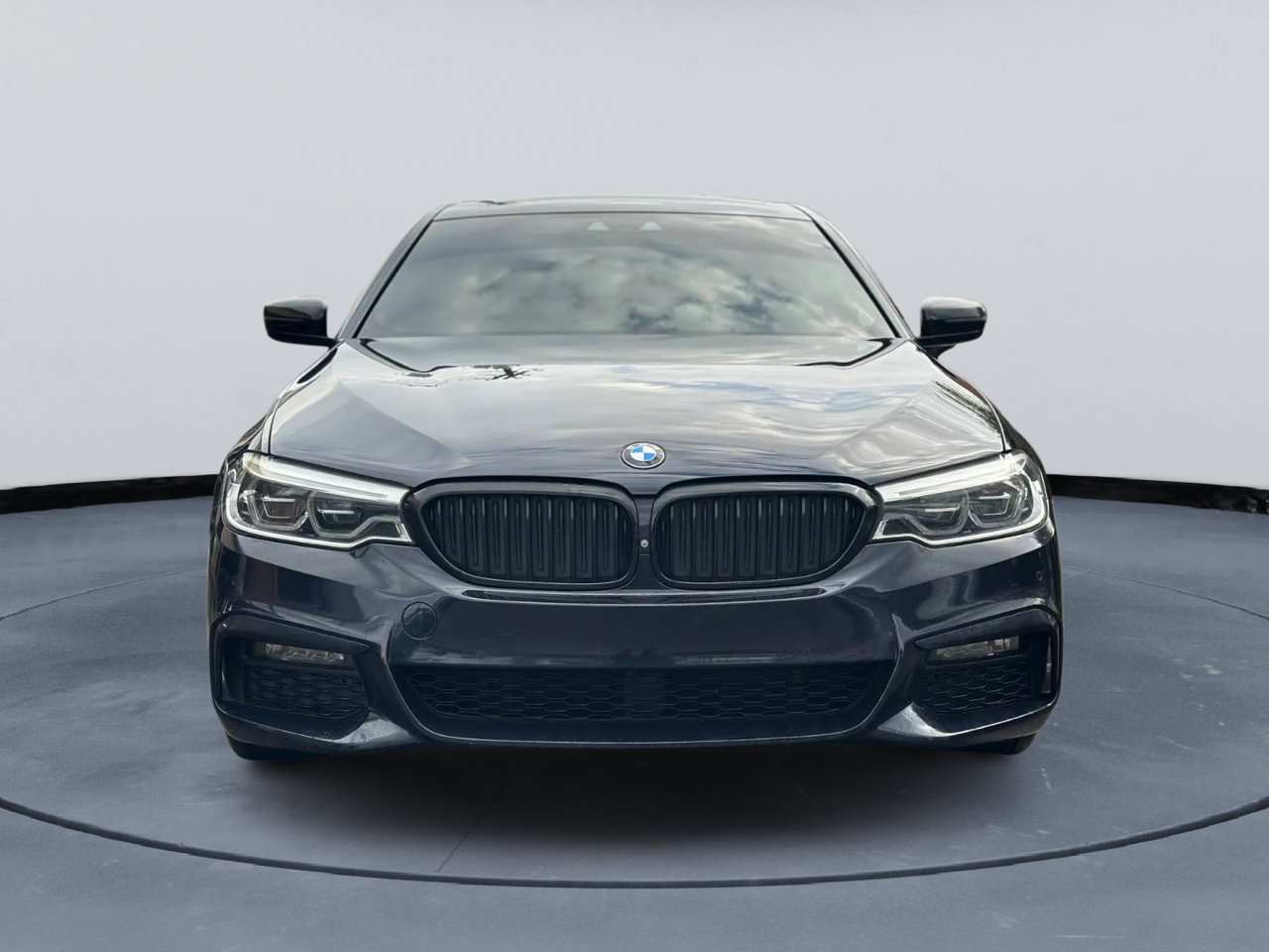 Used 2019 BMW 530i w/ M Sport Package image 2
