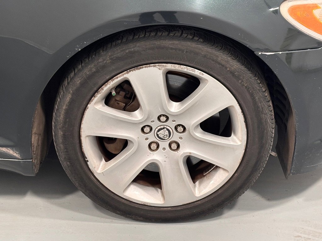 Used 2011 Jaguar XF image 32