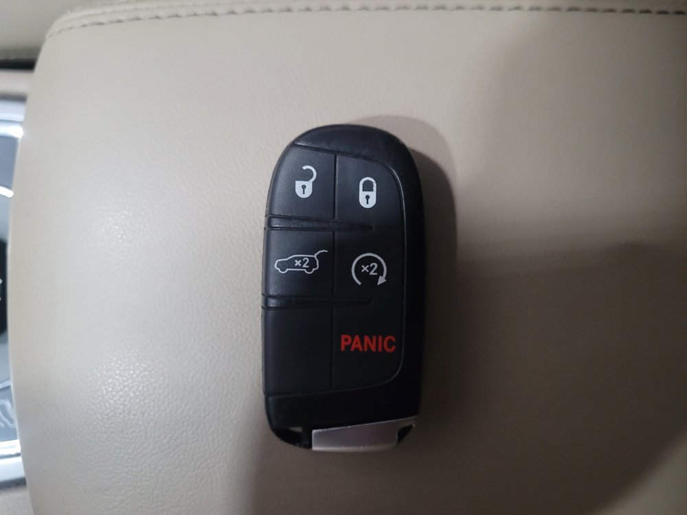 Used 2020 Jeep Grand Cherokee Limited AWD/4WD image 32