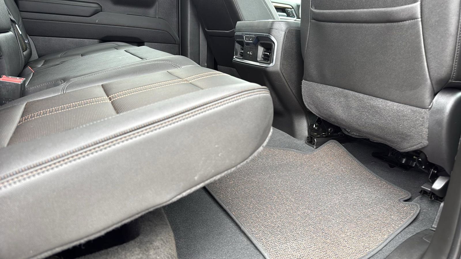 Used 2022 Chevrolet Silverado 1500 High Country w/ Technology Package image 27