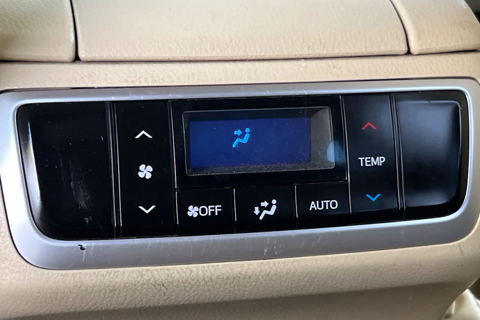 Used 2014 Toyota Highlander XLE FWD image 14