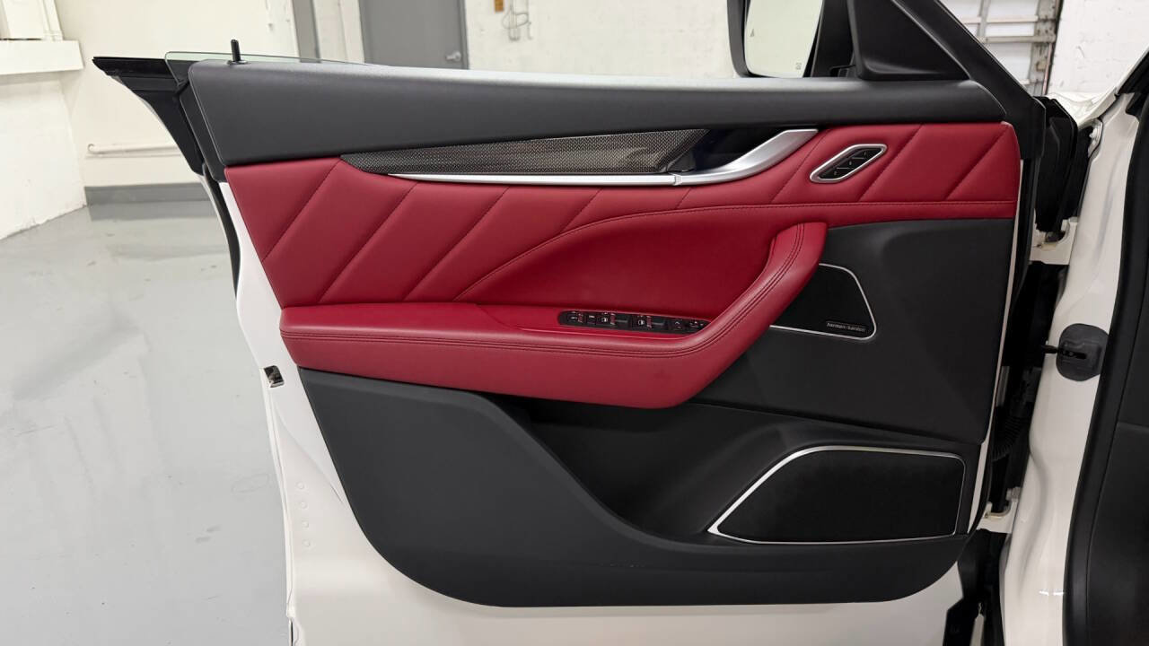 Used 2022 Maserati Levante GT AWD/4WD image 35